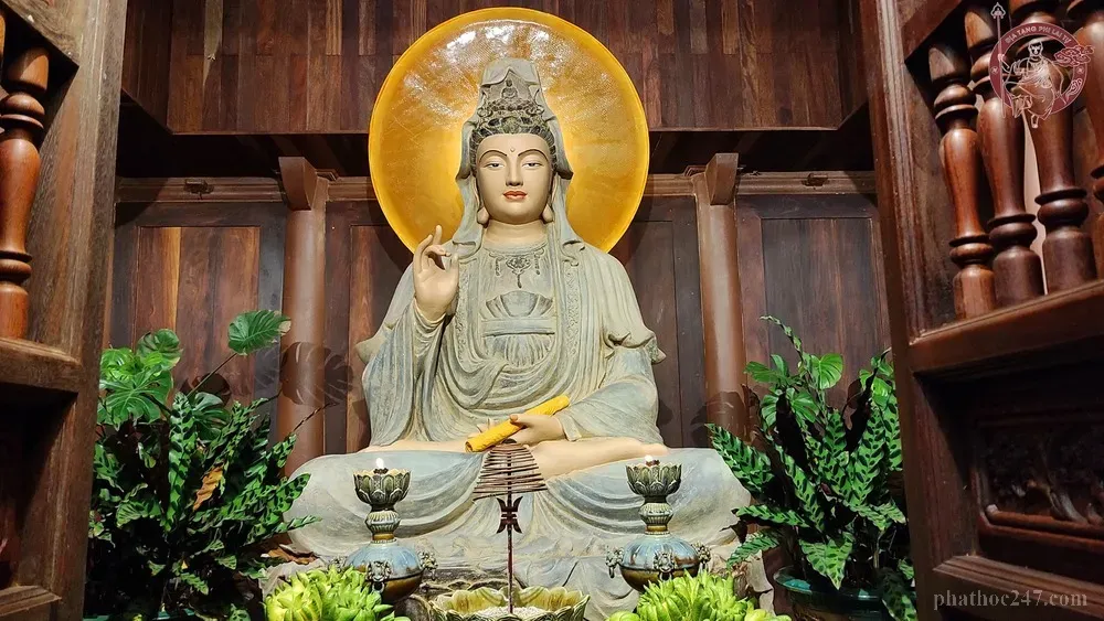 Bồ Tát Quan Thế Âm giúp chúng sinh khôi phục tâm tính quang minh