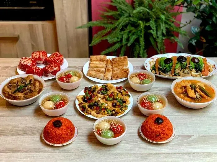 Các món ăn chay tô màu sắc đẹp mắt tại tiệm, khơi gợi óc tưởng tượng của thực khách