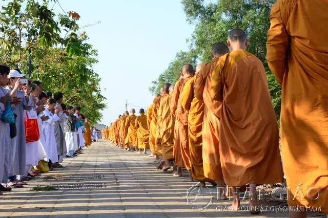 Các tu sĩ Phật giáo Thái Lan hành pháp