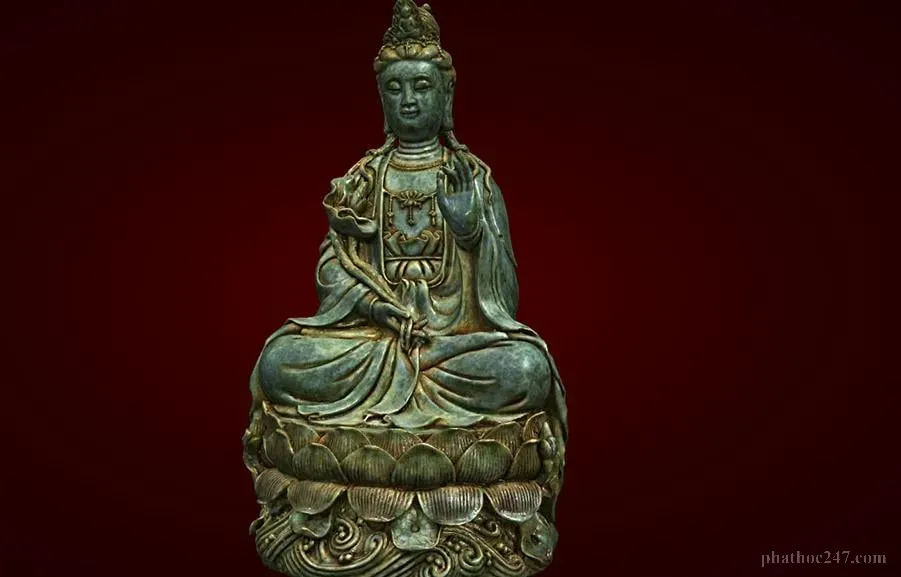 Đại Thế Chí Bồ Tát tượng trưng cho sức mạnh và trí tuệ, thường được thờ bên cạnh Phật A Di Đà