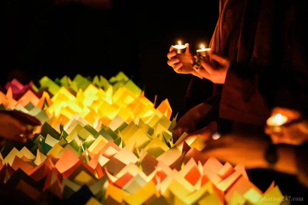 Gia đình tụng kinh niệm Phật trong 49 ngày để cầu siêu cho vong linh người chết