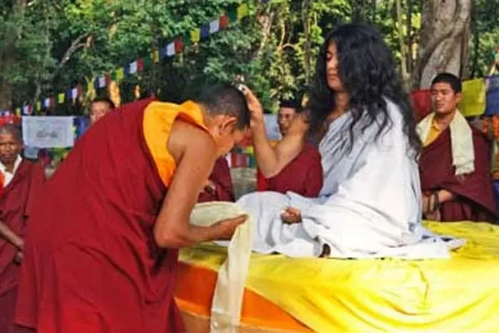 Hàng ngàn tín đồ và du khách tập trung tại khu vực thiền định của Ram Bahadur Bomjon