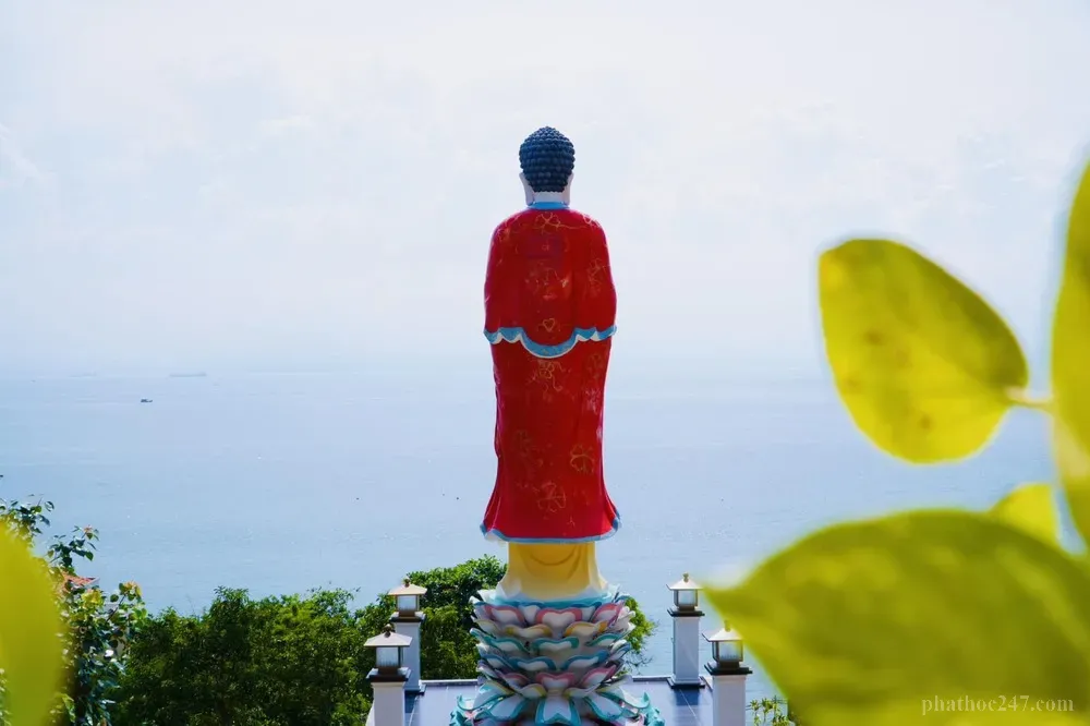 Hạnh phúc thực sự không phụ thuộc vào các hoàn cảnh bên ngoài mà vào sự tu tập bên trong