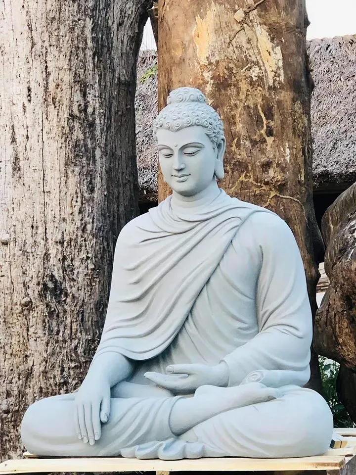 Hình ảnh chùa chiền vắng lặng, biểu tượng của sự tịch diệt và an vui trong Phật pháp