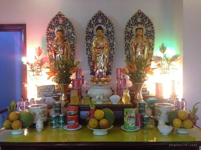 Mâm cơm và bát nước biểu trưng lòng hiếu kính của hậu duệ