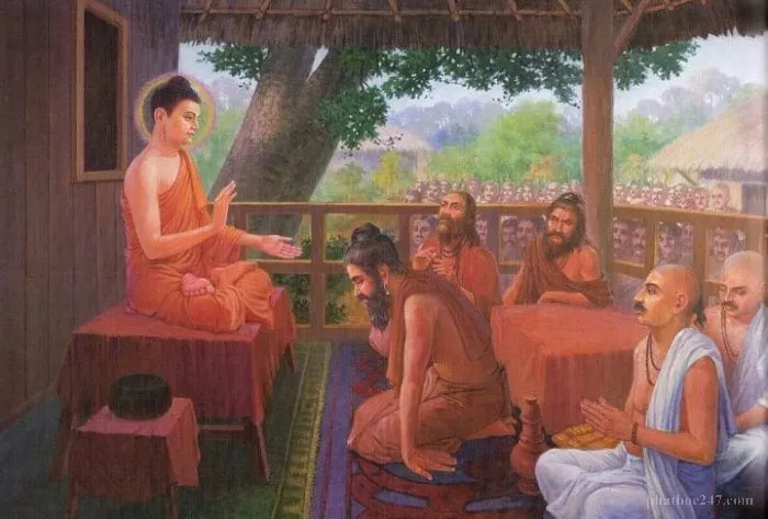 Một gia đình Phật tử cúng dường lương thực và nhu cầu sống cho các tu sĩ tại chùa