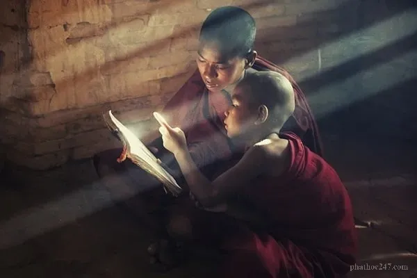 Một lớp tập thể dục tại chùa, kết hợp tu tập tinh thần và chăm sóc sức khỏe thân thể