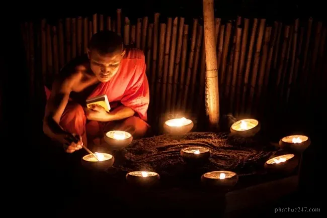 Một Phật tử đang áp dụng giáo lý chế ngự tâm trong cuộc sống hàng ngày