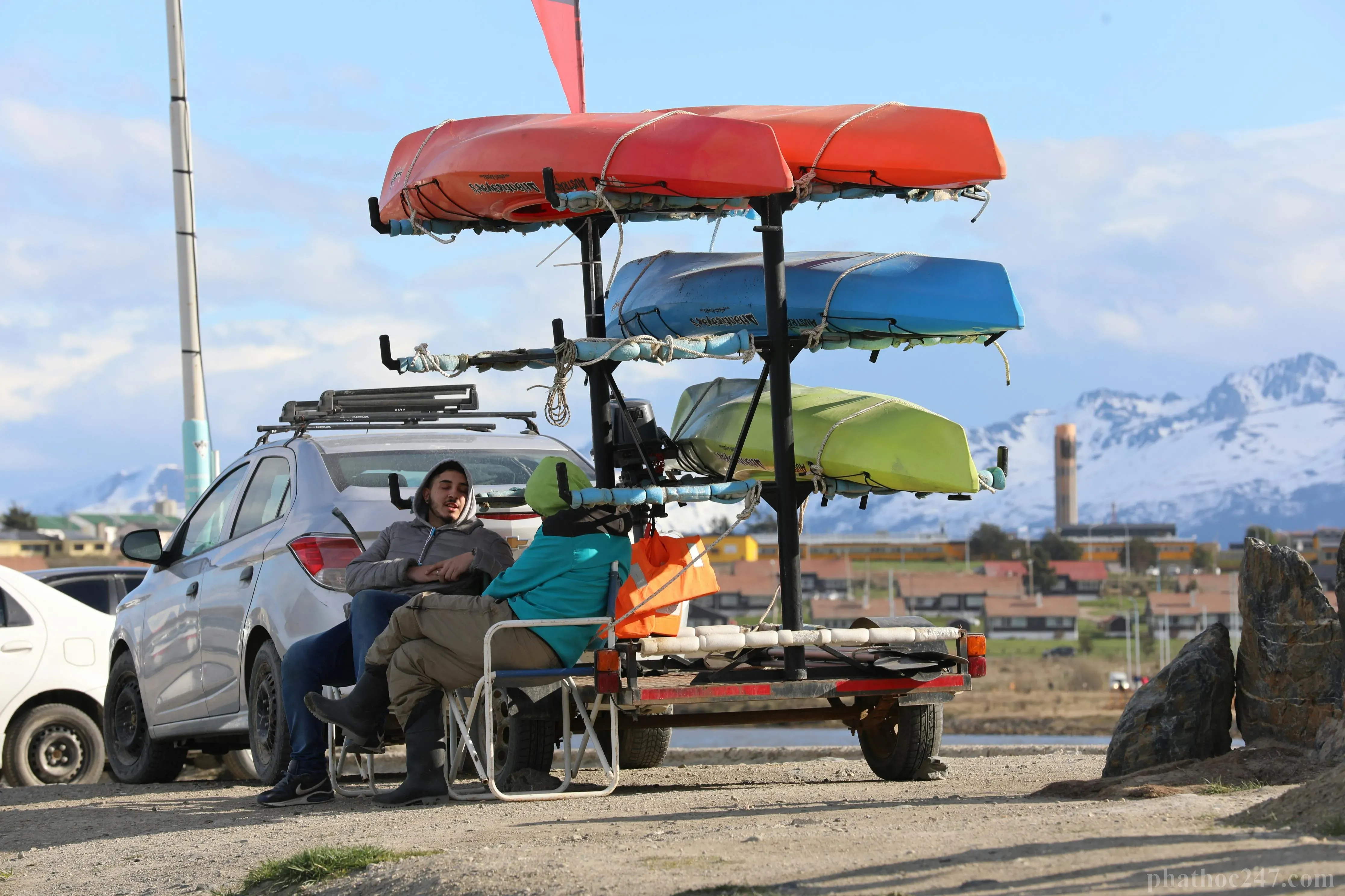 Người đang thiền định trong tự do và yên tĩnh của thiên nhiên