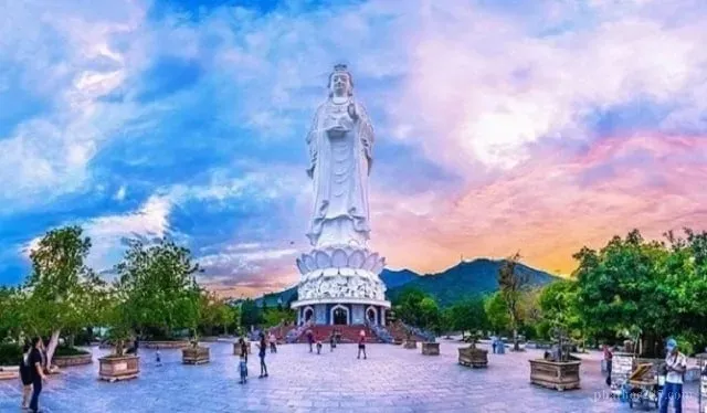 Nhìn bề ngoài tượng Phật Bà Quan Thế Âm tại chùa Linh Ứng