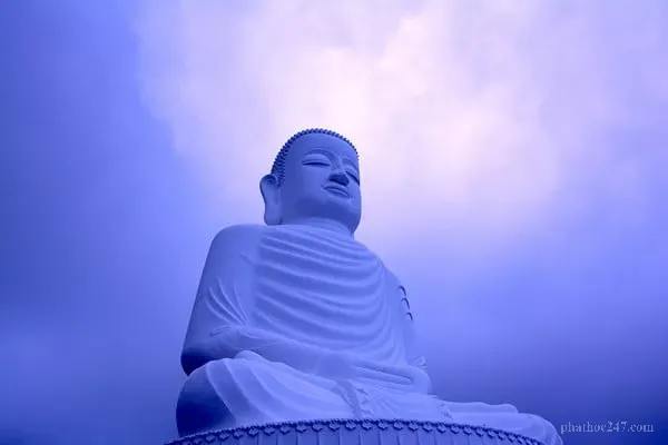 Ông Bàng Uyen sống một cuộc đời giản dị và thanh sạch sau khi từ bỏ tài sản