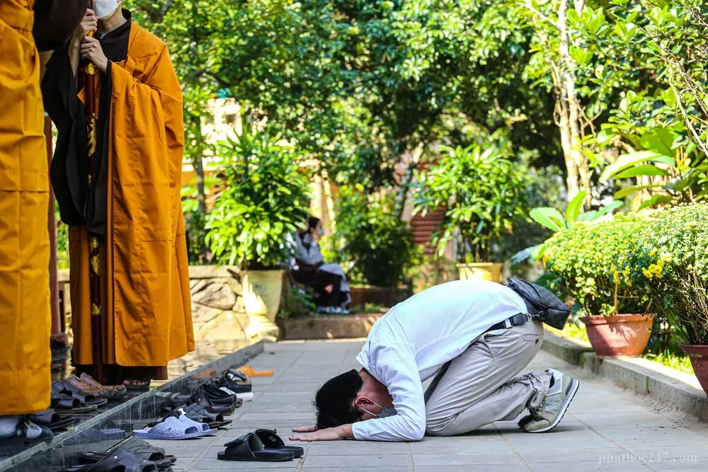 Phật giáo dạy tránh việc xấu ác để tạo phước lớn