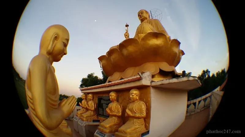 Phật pháp Linh Sơn - ngõ hữu chính pháp nhân tạng được truyền qua hoa sen