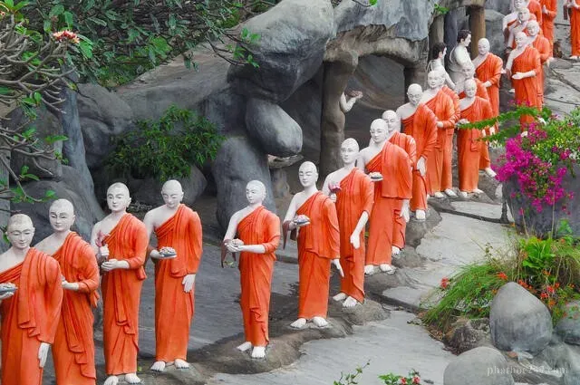 Thiền định và tịnh tu là hình ảnh tiêu biểu trong mùa an cư kiết hạ