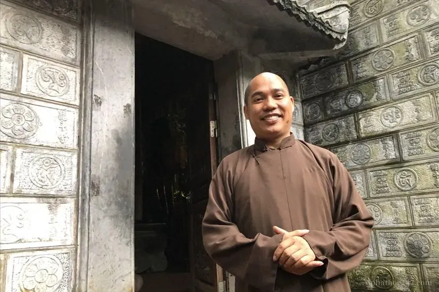 Thượng Tọa Thích Trường Xuân đang tham gia các hoạt động văn hóa và Phật giáo tại chùa Thầy