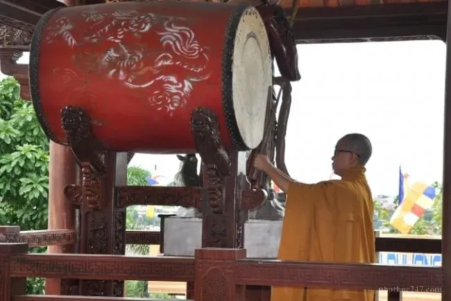 Trống bát nhã được sử dụng trong các buổi tụng kinh tại chùa chiền
