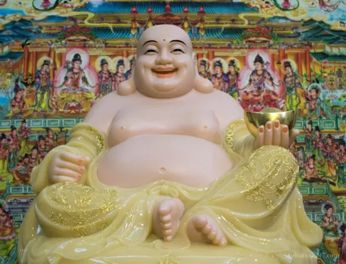 Tượng Bồ tát Di Lạc trong các chùa Phật giáo Việt Nam, biểu tượng của tâm từ bi và hoan hỷ của vị Bồ tát
