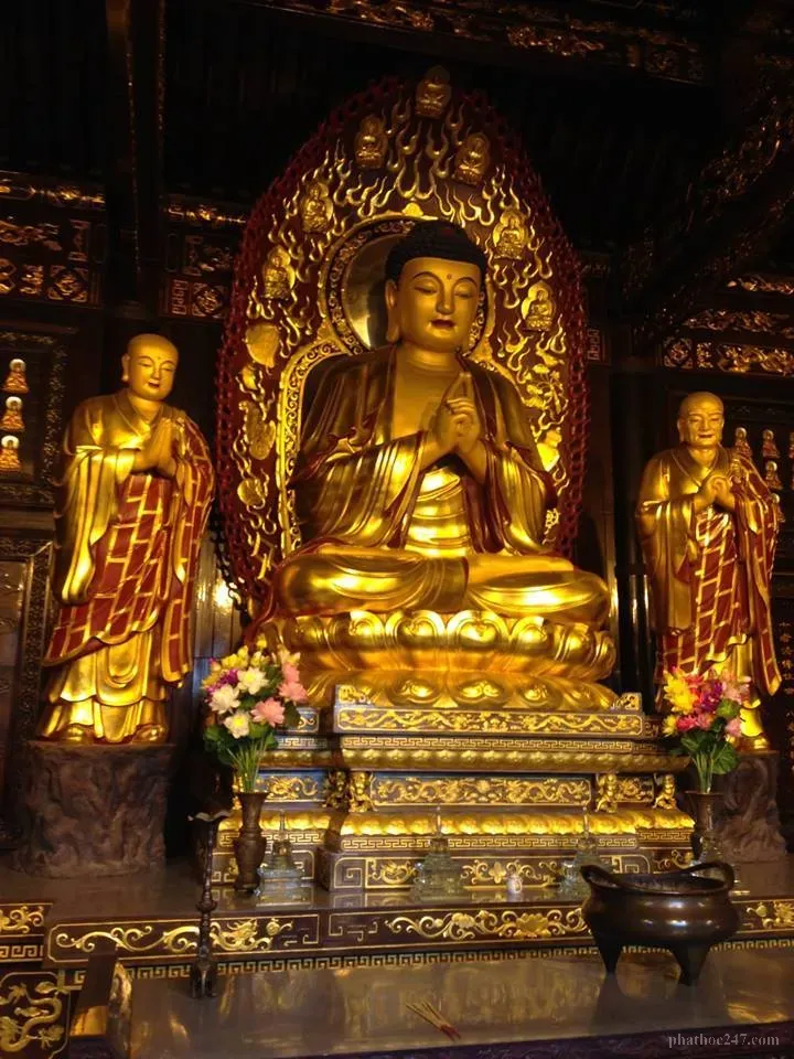 Tượng Phật Bồ Tát Quan Âm hiển hiện sự từ bi và chánh niệm